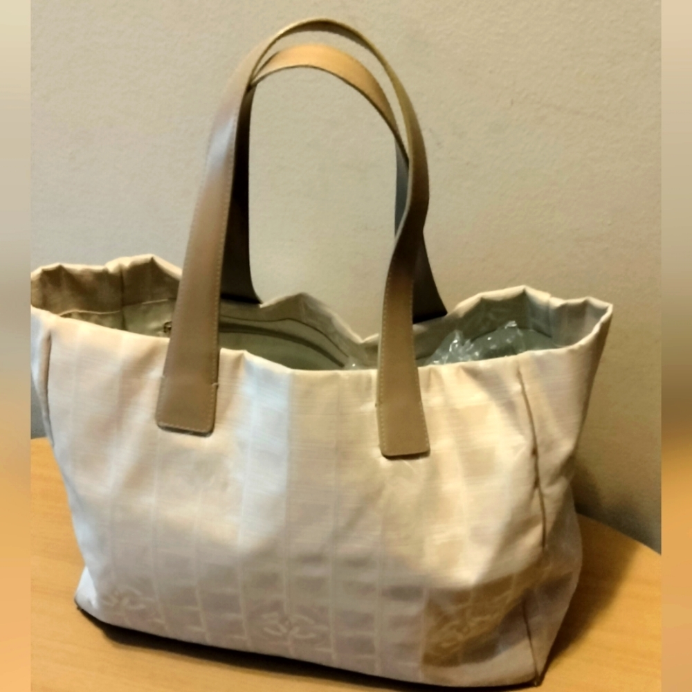 CHANEL Travel Ligne Tote